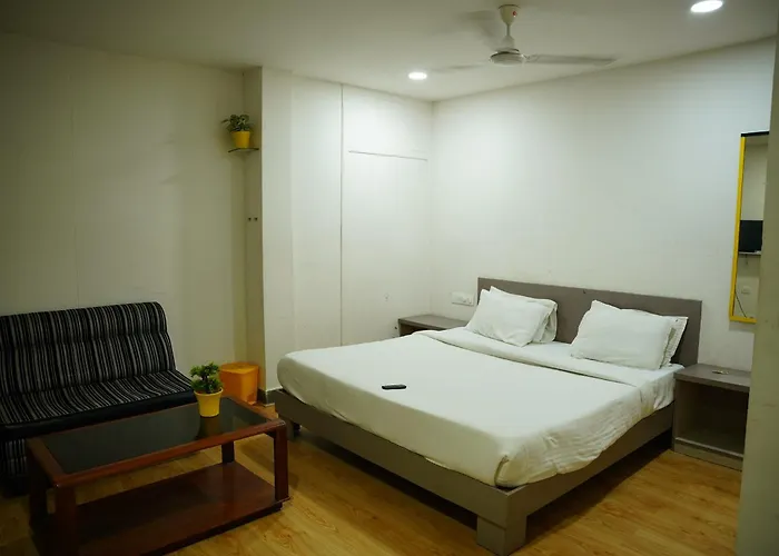 Hotel Luxury Resident - Banjara Hills City View With Complimentary Breakfast