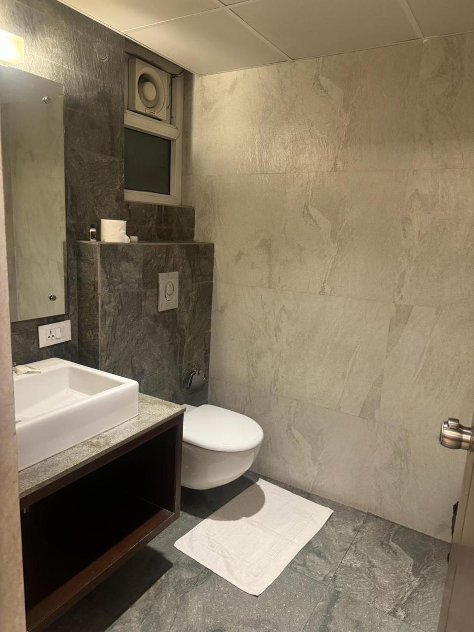 Luxury Resident - Banjara Hills View With Complimentary Breakfast 3*